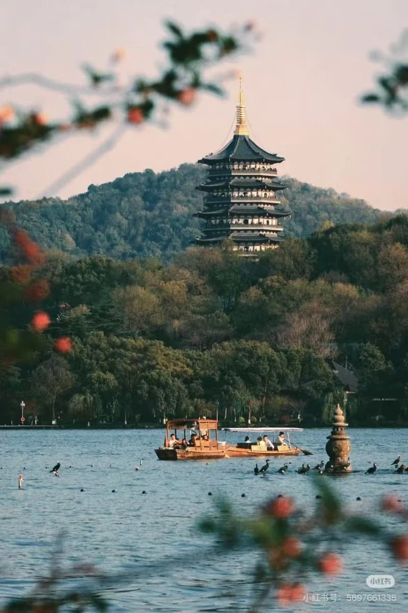 What Are the Top Things to Do at West Lake in Hangzhou?