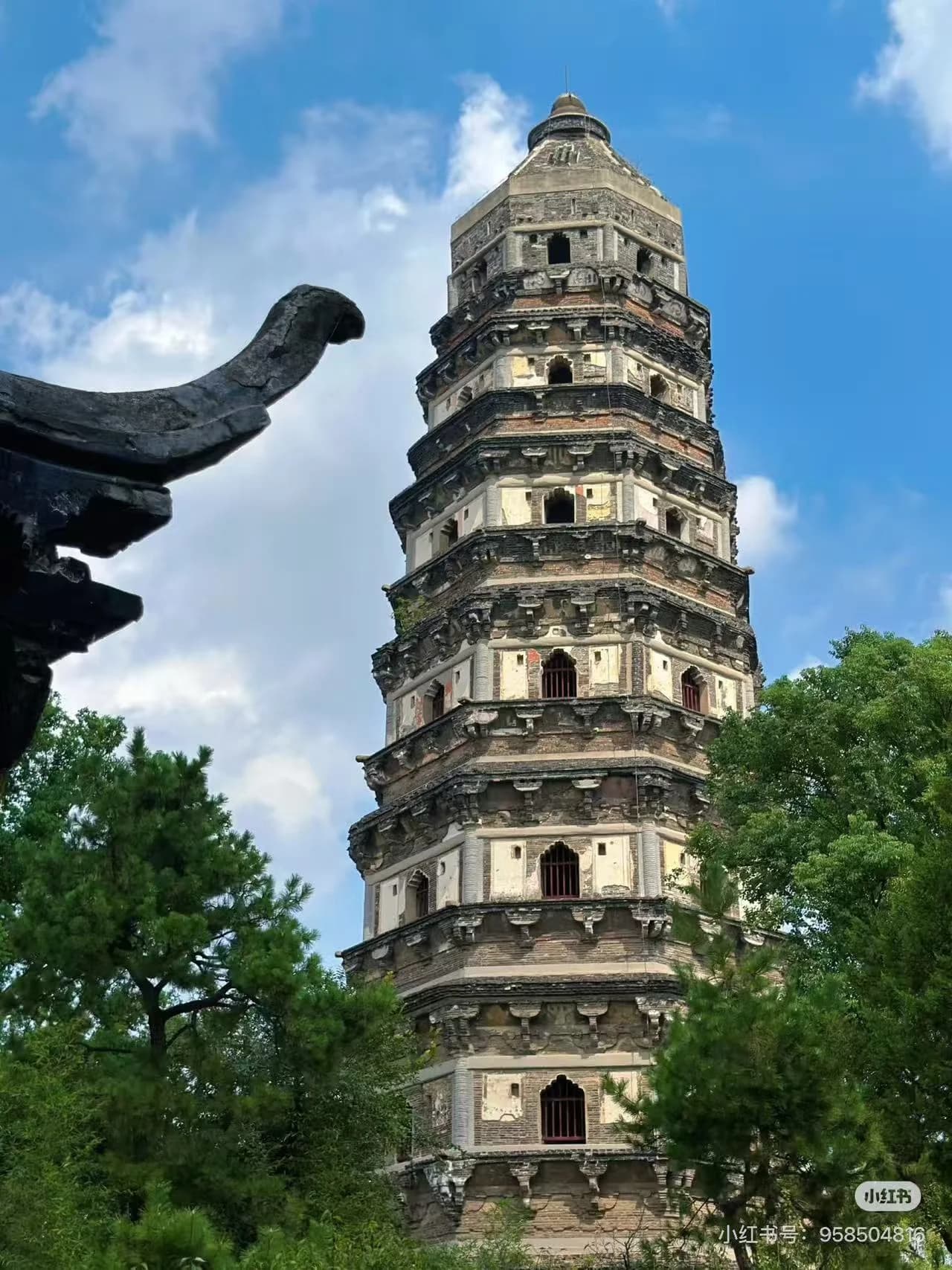 What is the History Behind Tiger Hill in Suzhou?